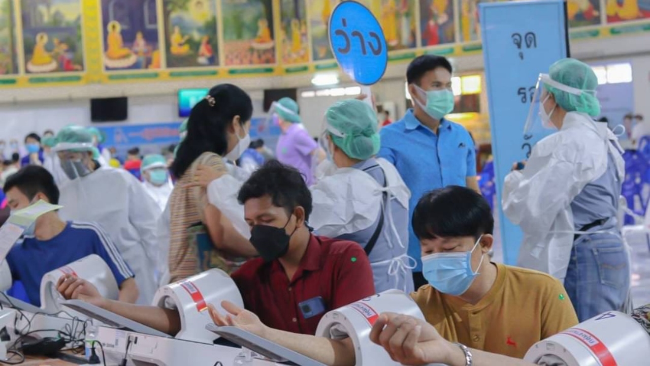 พุ่งต่อเนื่อง "นนทบุรี" พบป่วยโควิดอีก 220 ราย โยงตลาดสด แคมป์คนงาน