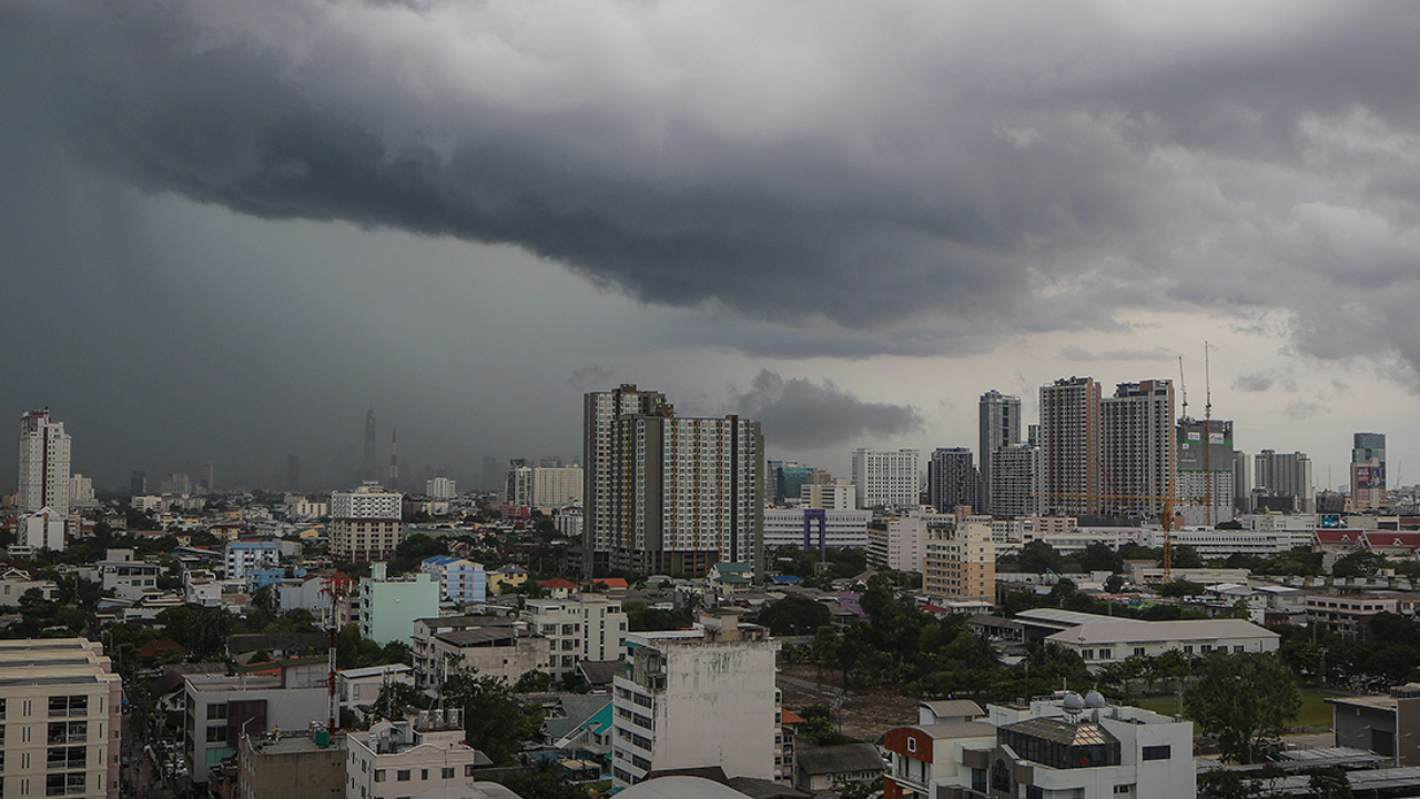 สภาพอากาศวันนี้ ฝนฟ้าคะนองทั่วไทย ตกมาก 28 จว. อีสานร้อนสุด 38 องศาฯ