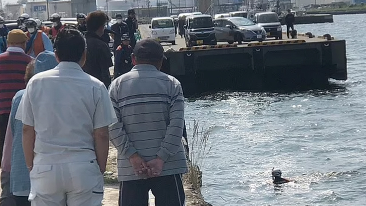 ฮือฮา ญี่ปุ่นกู้ศพหญิงสาวลอยกลางน้ำ ที่แท้เป็นตุ๊กตายาง