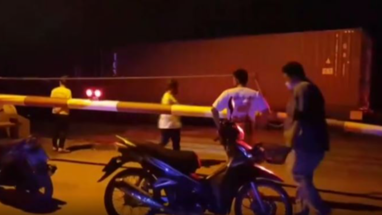 สลด คนงานก่อสร้าง นั่งอึข้างราง ถูกรถไฟขยี้ร่างแหลก-ดับสยอง