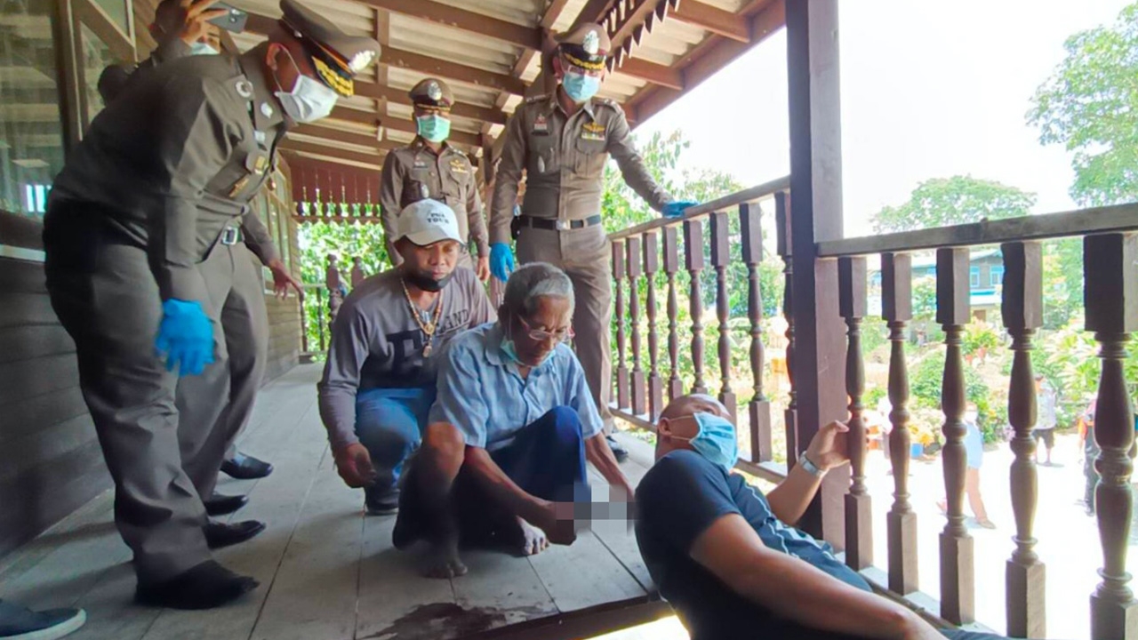 สลด พ่อเฒ่าซื้อปืนไว้ป้องกันตัว สุดท้ายใช้ยิงดับลูกทรพีทาสยานรก 