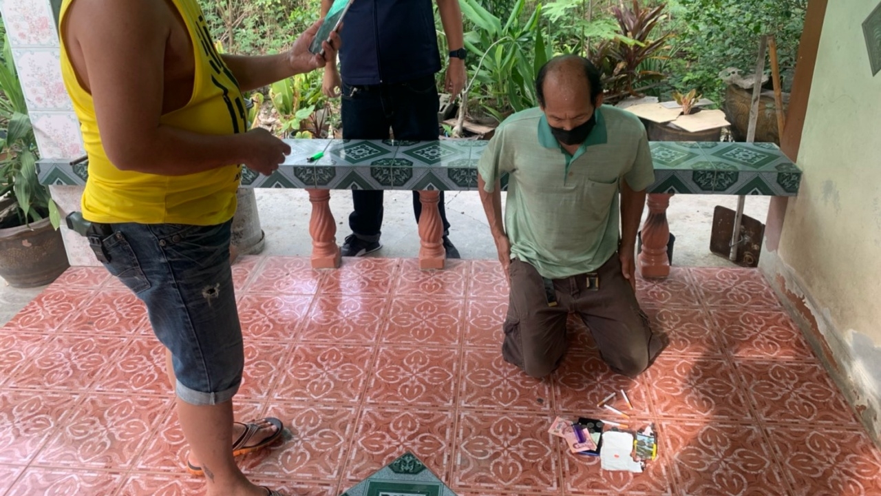 เล่นซะเอง รวบผญบ.เมืองสุพรรณตั้งก๊วนพี้ยาบ้า ผู้ว่าฯ เตรียมสั่งปลด