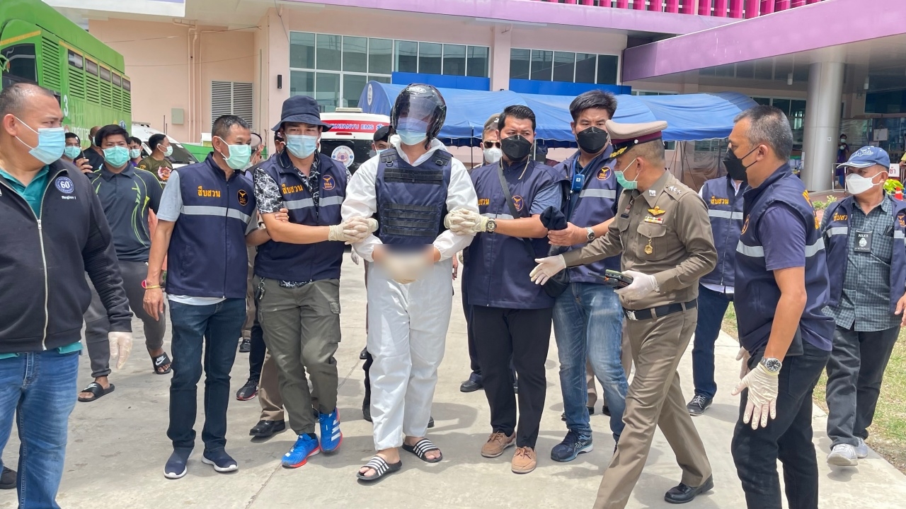 อดีตทหารเกณฑ์คลั่ง โดนอ่วม 6 ข้อหา ตำรวจคุมกลับ สน.พหลโยธิน แล้ว