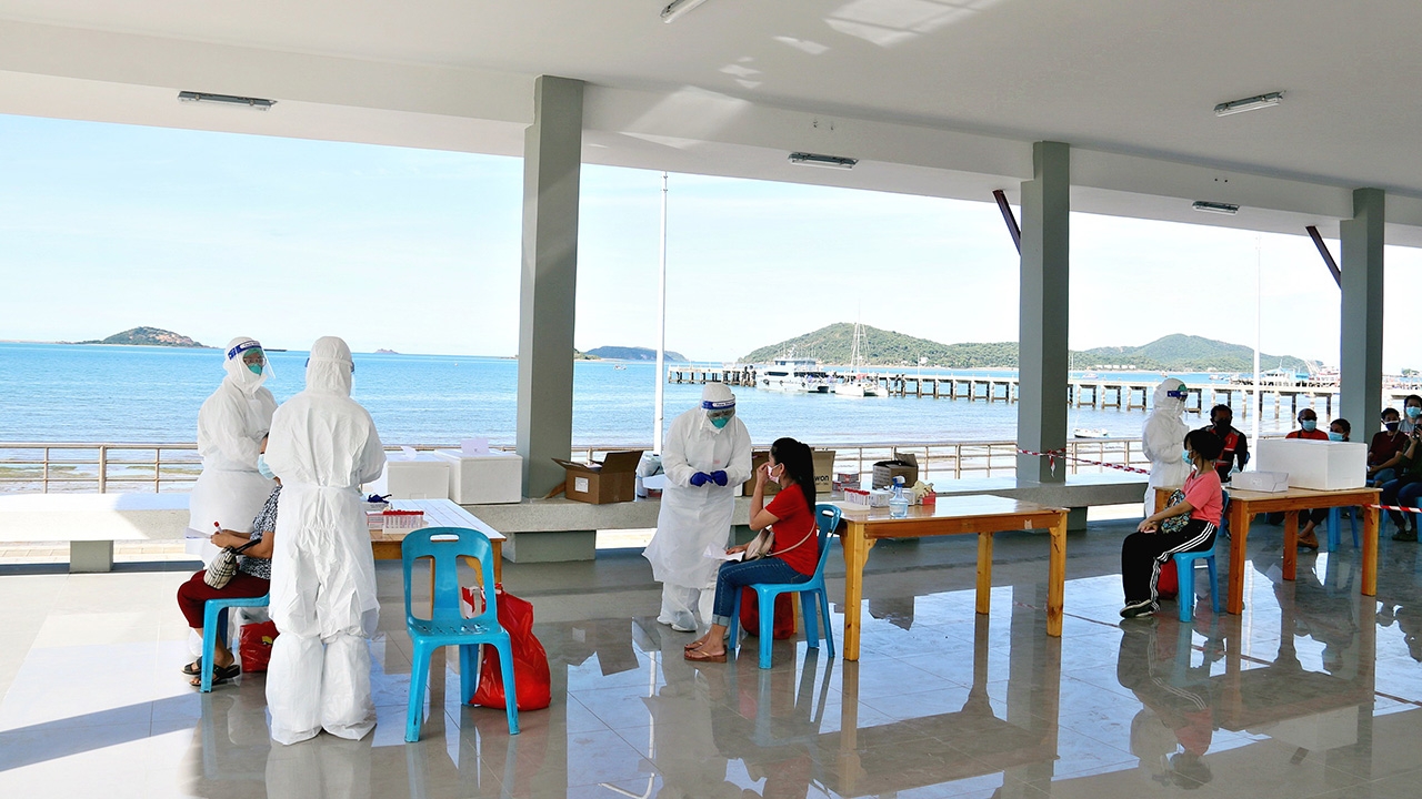 คลัสเตอร์โควิดที่ตลาดเช้าสัตหีบพบเชื้อ 115 ราย สสอ.เร่งตรวจเชิงรุกต่อ