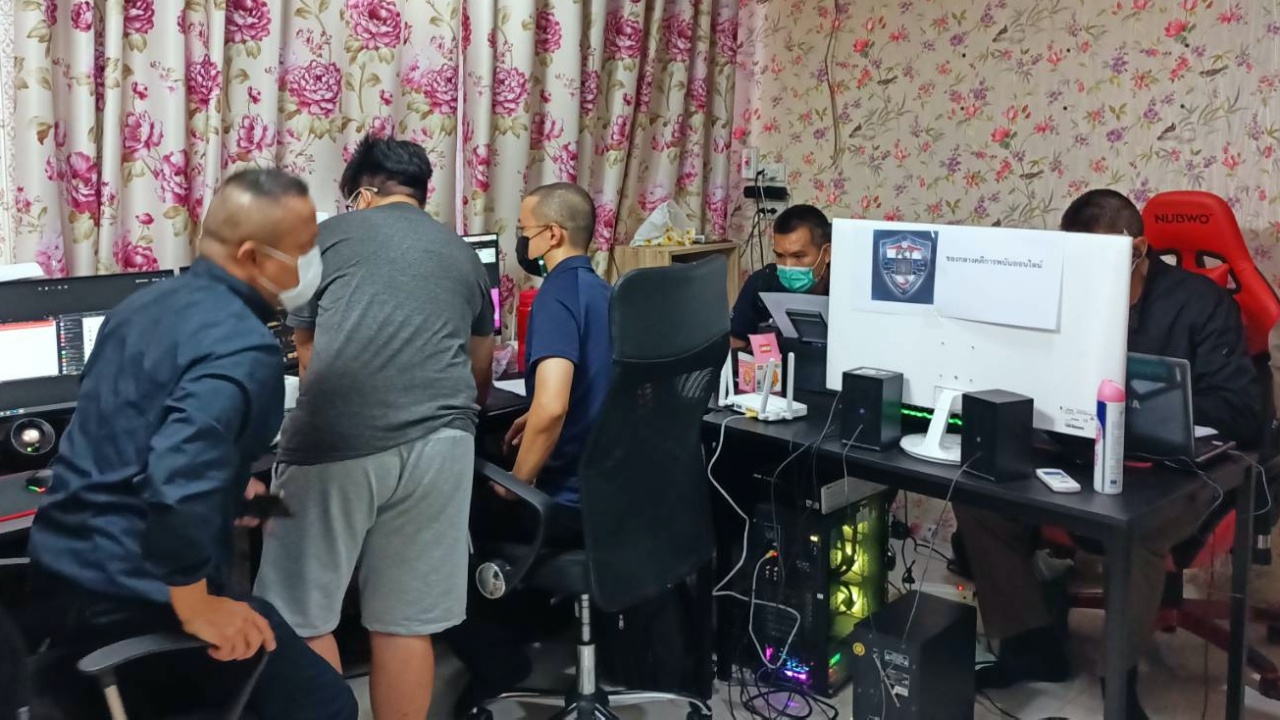 บุกจับเว็บพนันออนไลน์ ufa88e.com อยู่บ้านหรู มีเงินหมุน 120 ล้าน