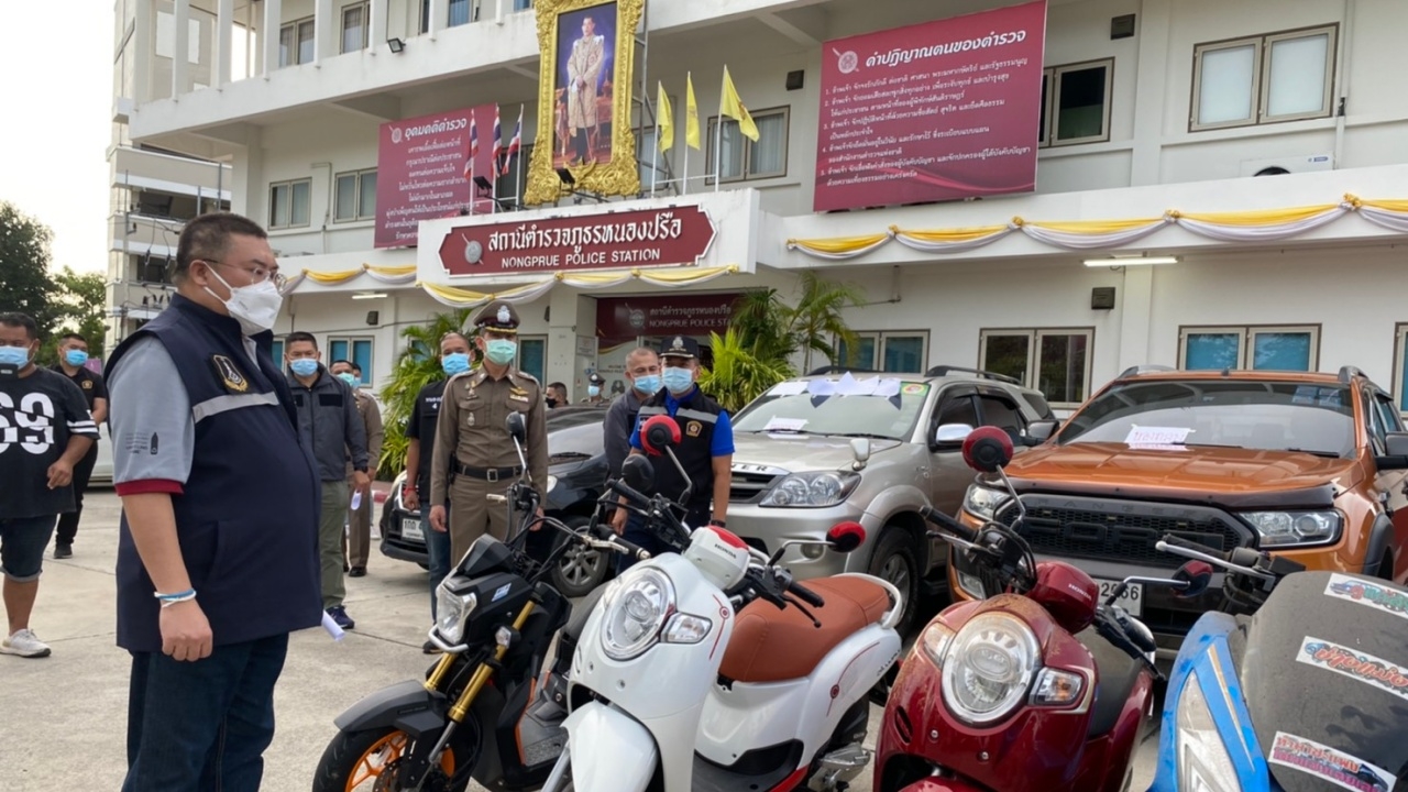 ภาค 2 ลุยโกดัง "เจ๊ปุ๊ย" แอบ "รับจำนำ" ยึดรถได้อื้อ มูลค่ากว่า 10 ล้าน