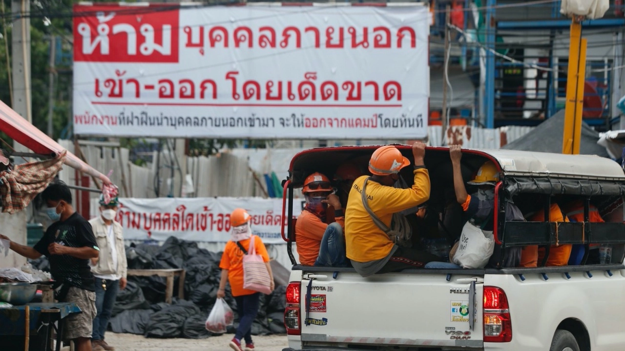 เจ้าหน้าที่คุมเข้ม "แคมป์ก่อสร้าง" งดเคลื่อนย้ายแรงงาน ป้องกันโควิด-19