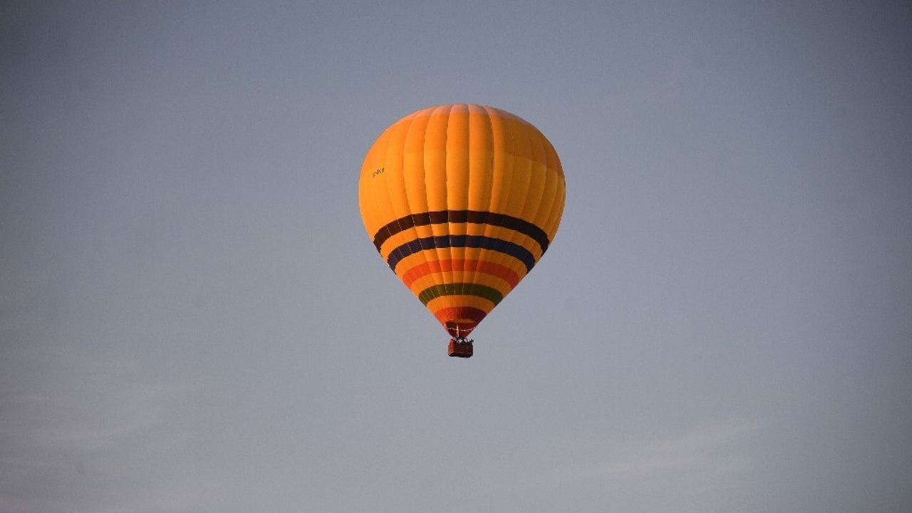 สุดช็อก บอลลูนตกในสหรัฐฯ เกี่ยวสายไฟ ร่วงกระแทกพื้นไฟลุก ดับสลด 5