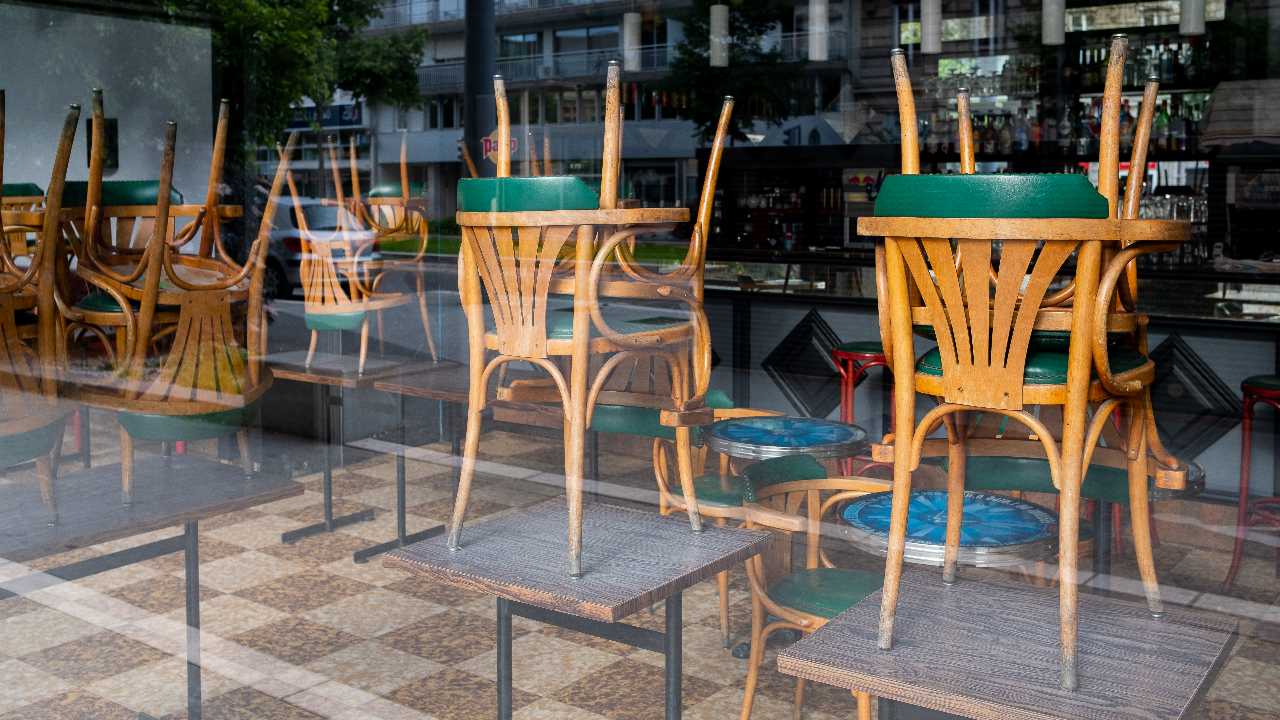 กทม. ประกาศล่าสุด ปิดแคมป์คนงาน-งดนั่งในร้าน-ห้ามรวมกลุ่มเกิน 20 คน