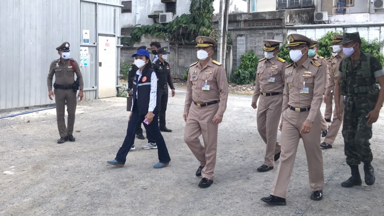 เสธ.ทร. ลงตรวจ 2 แคมป์คนงาน กำชับกำลังพลคุมการเคลื่อนย้ายแรงงาน