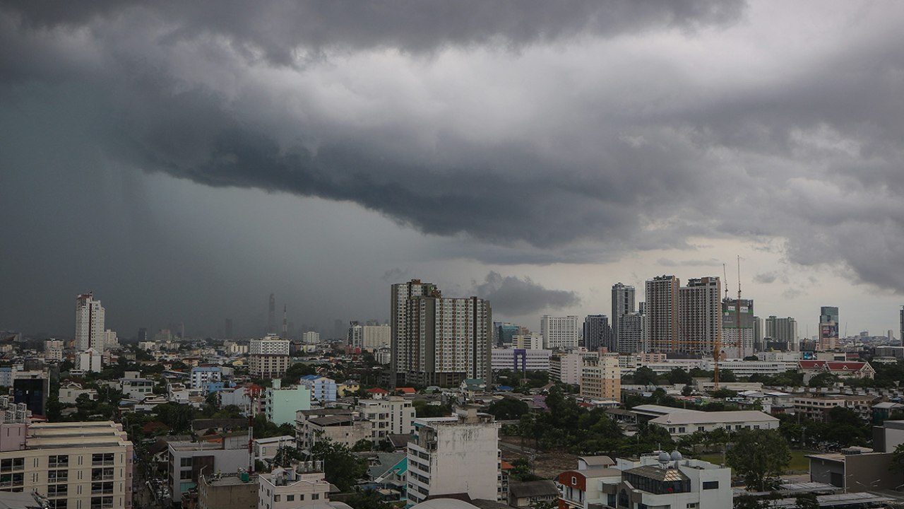 สภาพอากาศวันนี้ ฝนฟ้าคะนองทั่วไทย อีสาน-ใต้ตกหนัก กลางร้อนแตะ 38 องศาฯ