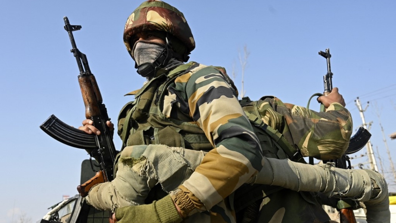 เครียด อินเดียเสริมกำลังทหารอีก 5 หมื่น ตรึงชายแดนติดจีน บนหิมาลัย