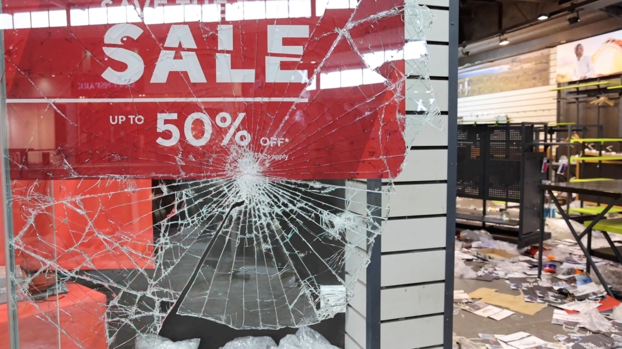 ม็อบแอฟริกาใต้จลาจล ต้านจำคุกอดีตปธน.ซูมา ดับพุ่ง 72 ศพ