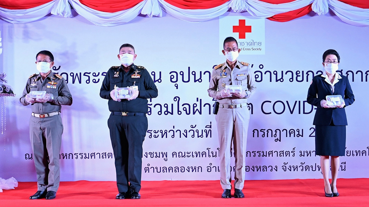 "ชัยวัฒน์ ชื่นโกสุม" ผวจ.ปทุมธานี เปิดครัวพระราชทานช่วยผู้กระทบโควิด-19
