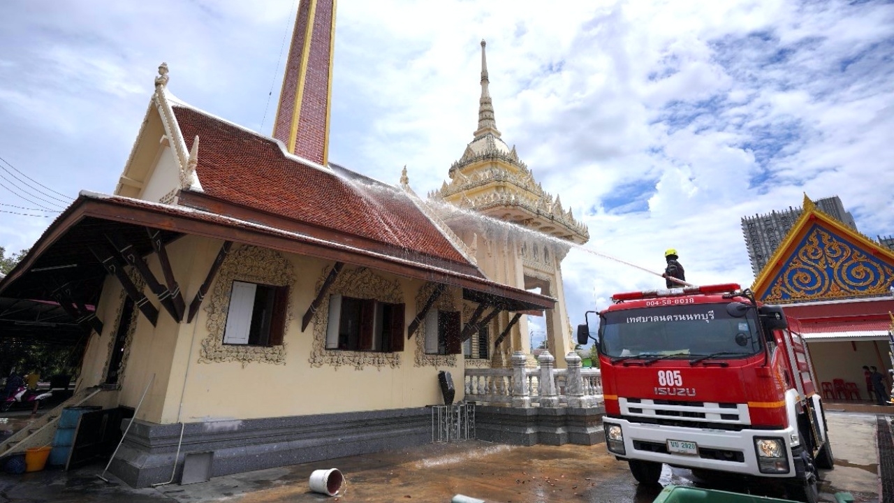 ด่วน ไฟไหม้เมรุวัดแคนอก นนทบุรี เหตุเผาศพโควิดไม่ได้หยุดพัก