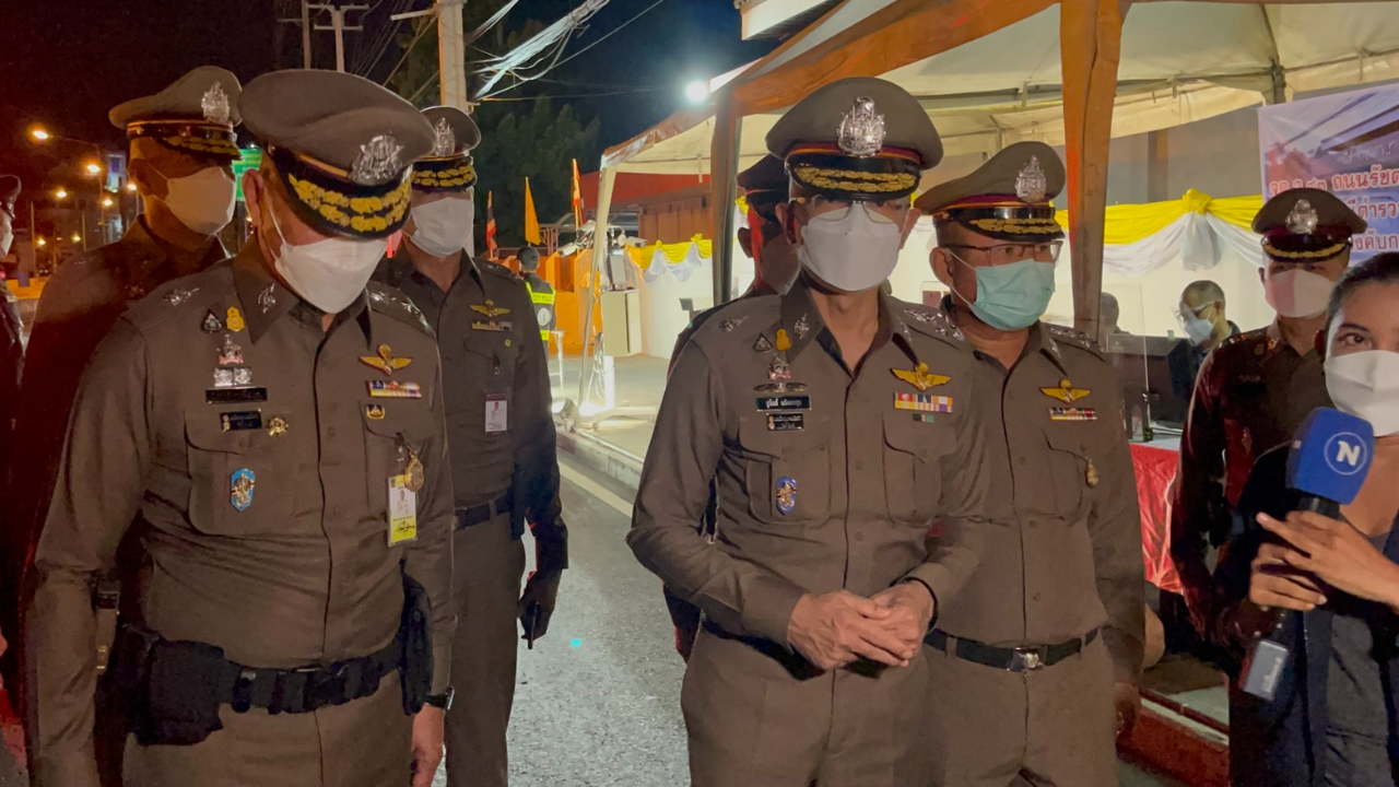 ผบ.ตร.ตรวจด่านเคอร์ฟิว ย้ำใครจงใจฝ่าฝืนต้องถูกดำเนินคดี-ไม่มีละเว้น 