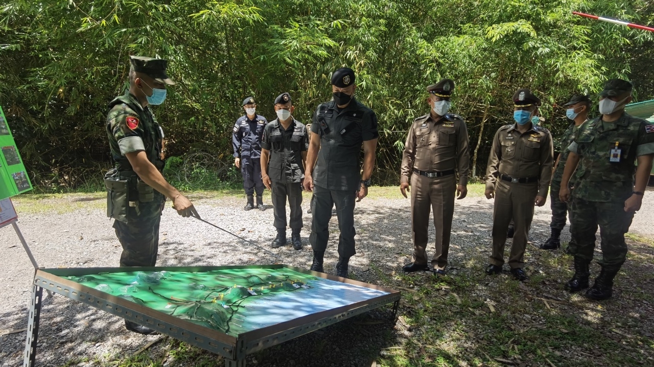 รอง ผบช.ภ.2 ตรวจชายแดนตราด กำชับคุมเข้มแข่งรถ ยาเสพติด ลักลอบเข้าเมือง 