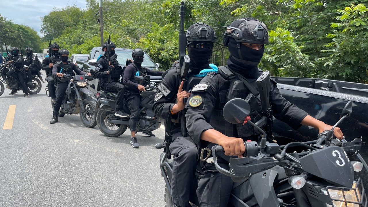 จนท.ปิดล้อมป่ากดดันให้มอบตัว หลังปะทะเดือดปาระเบิดสนั่นป่าที่สายบุรี 