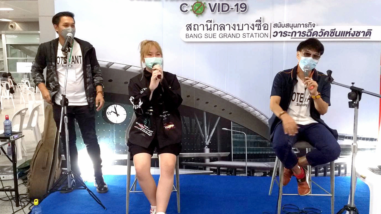 “ปราโมทย์-ตู้เพลง” จิตอาสา มอบเสียงเพลงเพื่อทีมแพทย์