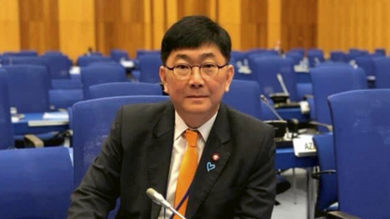 อัยการ ยื่นฟ้องอดีต ผอ.รร.เทพา โชว์ปืนหน้าเสาธง โดนคดีพรากเด็ก