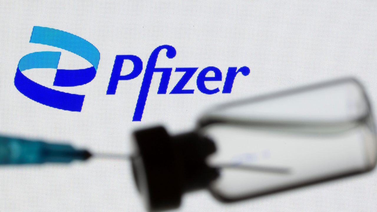 ครม.เห็นชอบจัดหาไฟเซอร์ 20 ล้านโดส เป็นวัคซีนหลักฉีดให้คนไทยฟรี