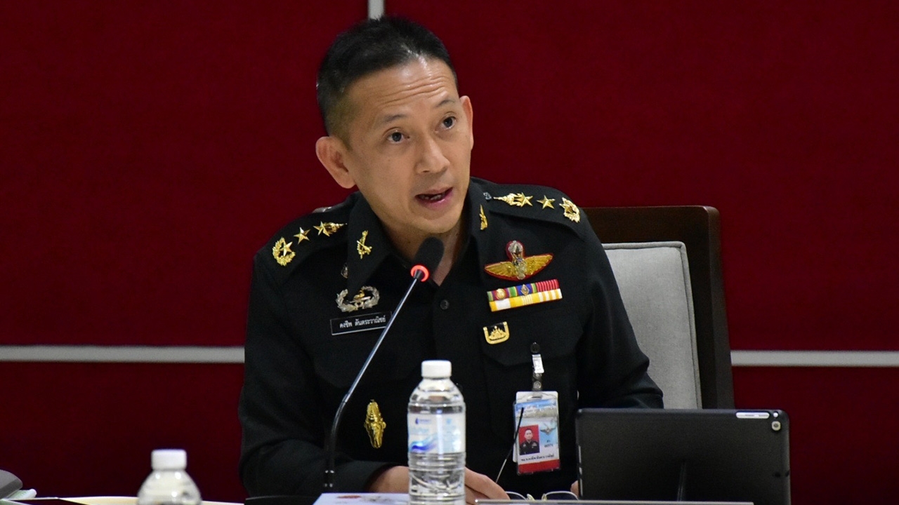 กห. โต้ "ก้าวไกล" อย่าเล่นการเมือง ซ้ำเติมชาติ ปมฉีดวัคซีนทหารใหม่