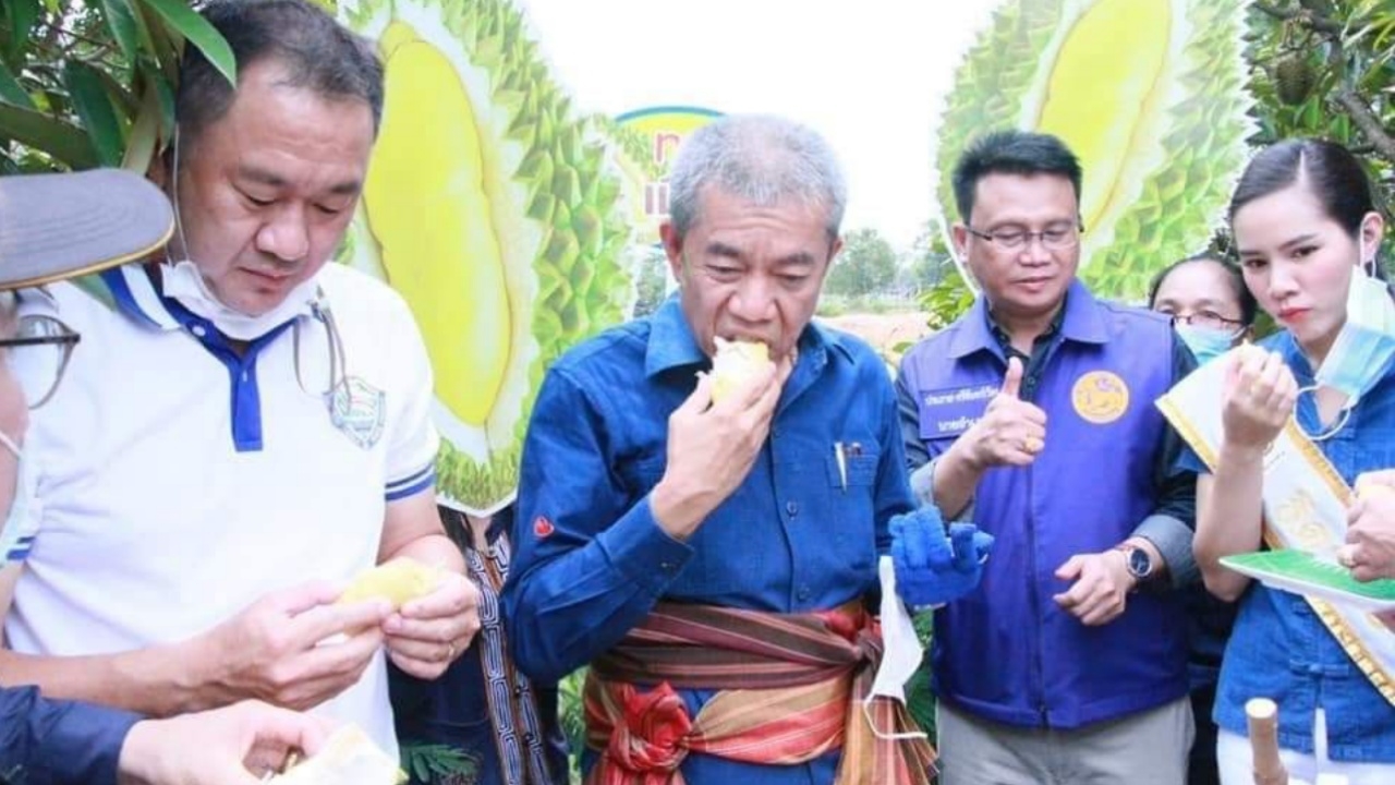 เผยไทม์ไลน์ ปธ.หอการค้าสุรินทร์ บินไปภูเก็ต เซลฟี่กับบิ๊กตู่