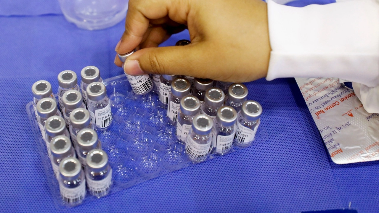 สมาคมทนายความฯ จี้รัฐทบทวนใช้เงิน 6.1 พันล้าน จากภาษีประชาชน ซื้อซิโนแวค