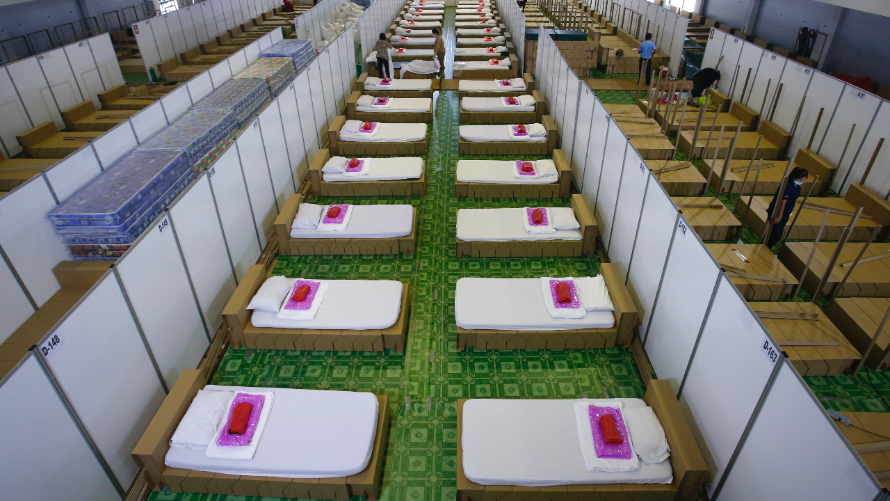 ยอดรอเตียงในเมืองกรุง พุ่งวันละ 700 ราย เตรียมเปิด สุวรรณภูมิ รองรับ ส.ค.นี้