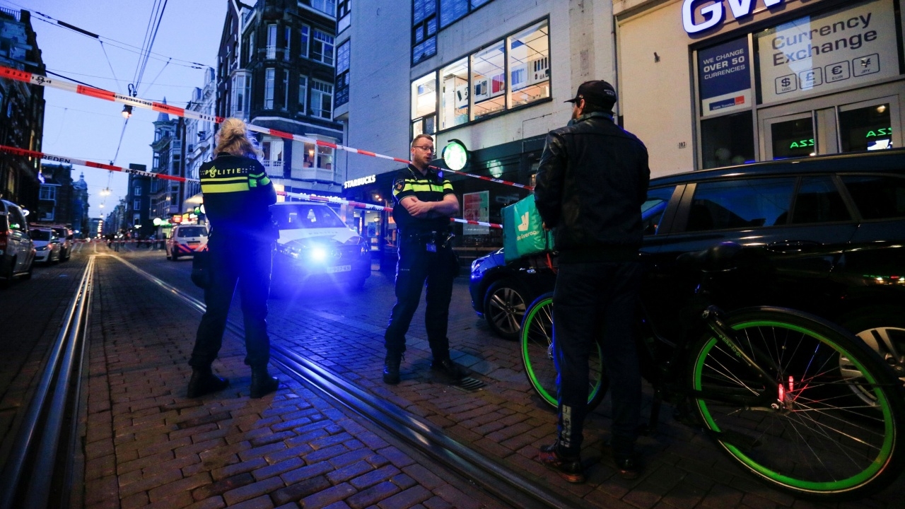 ช็อกเนเธอร์แลนด์ มือปืนดักยิงนักข่าวอาชญากรรมคนดัง บาดเจ็บสาหัส