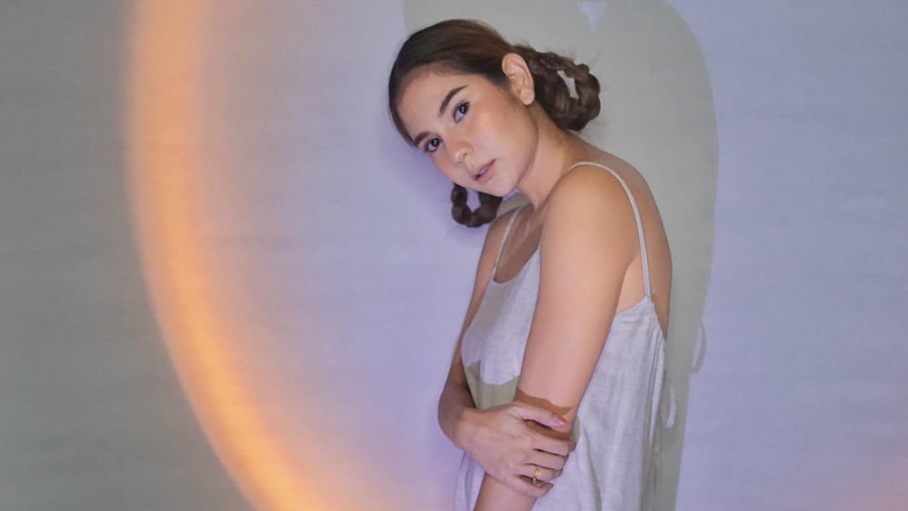 หมิว สิริลภัส โพสต์ถึงลุงข้างบ้านชวนสวดมนต์ แทนที่จะทบทวนตัวเอง