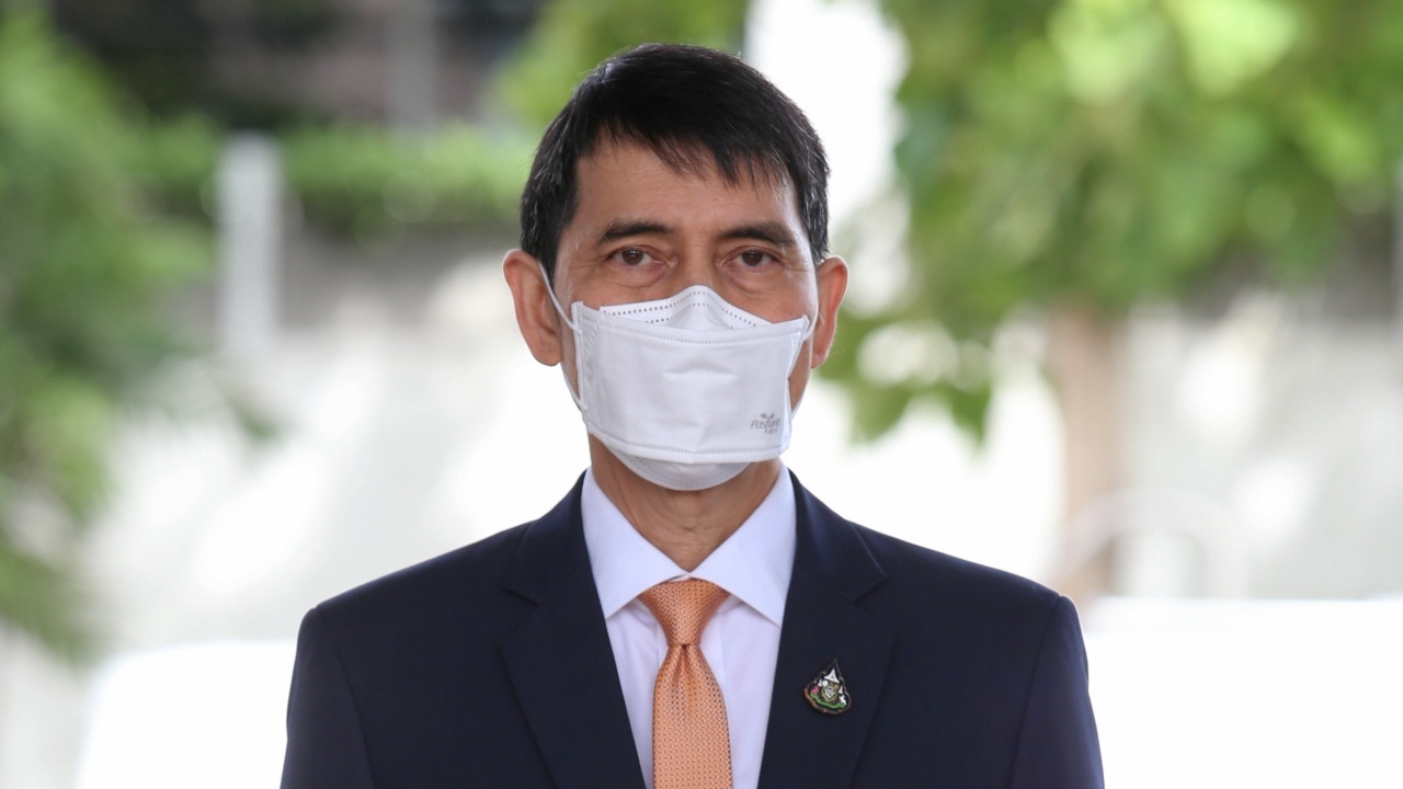 "หมอนิธิ" ค้านฉีดไฟเซอร์เข็ม 3 ให้บุคลากรแพทย์ ขณะที่หลายคนยังไม่ได้วัคซีน