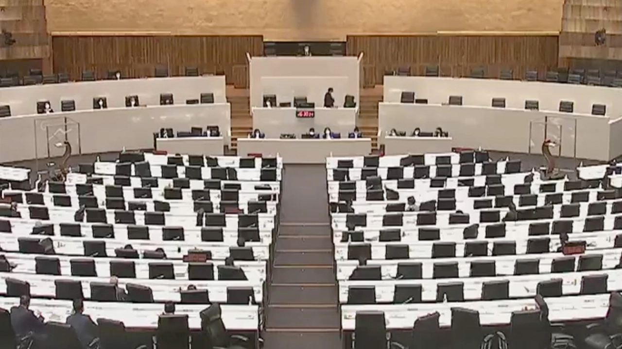 "สุชาติ" ชิงสั่งปิดประชุม หนีสภาฯล่ม หลังส.ส.บางตา เกินกึ่งมาเพียง 6 คน 