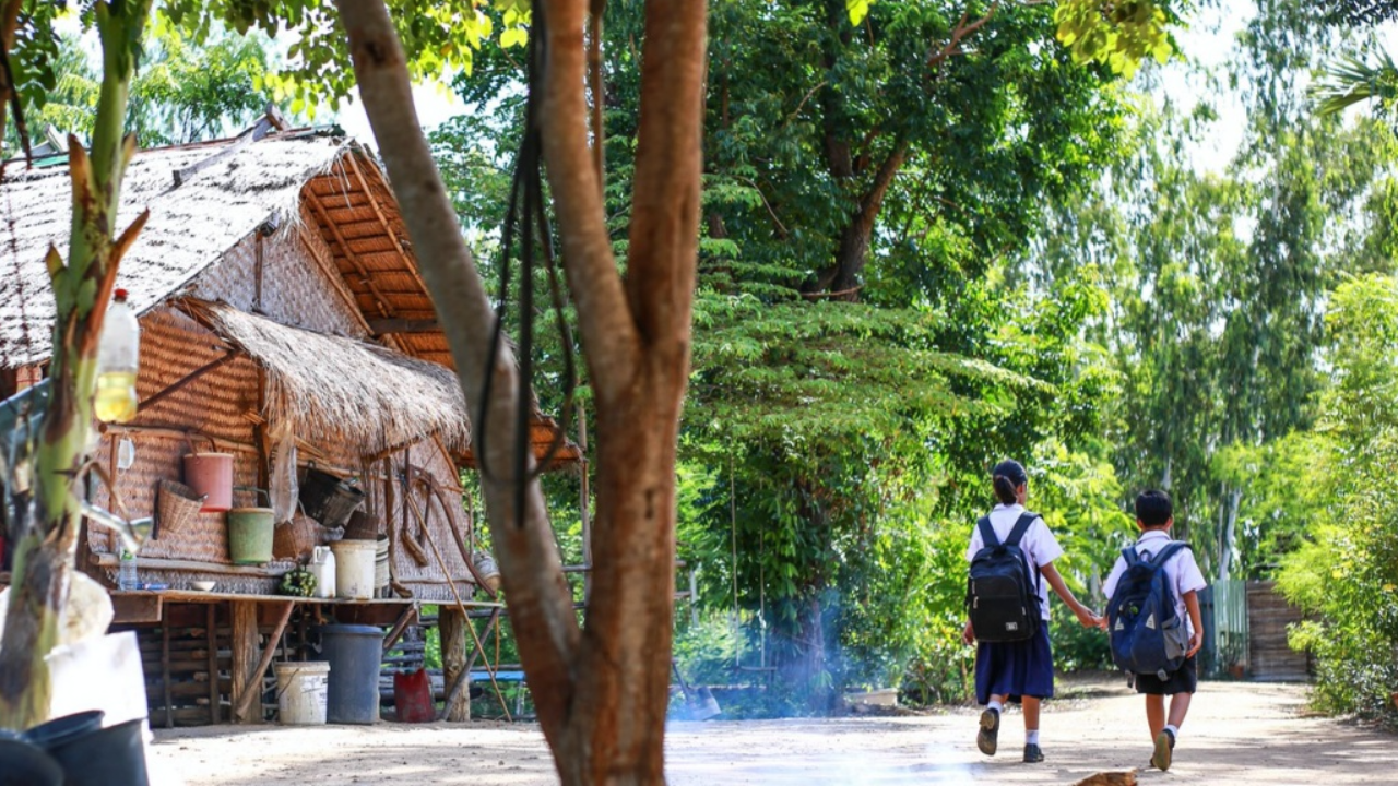 กสศ.ห่วง นร.ยากจนพิเศษ เสี่ยงหลุดระบบศึกษา เหตุถูกตัดงบ 65 กว่า 2 พันล้าน