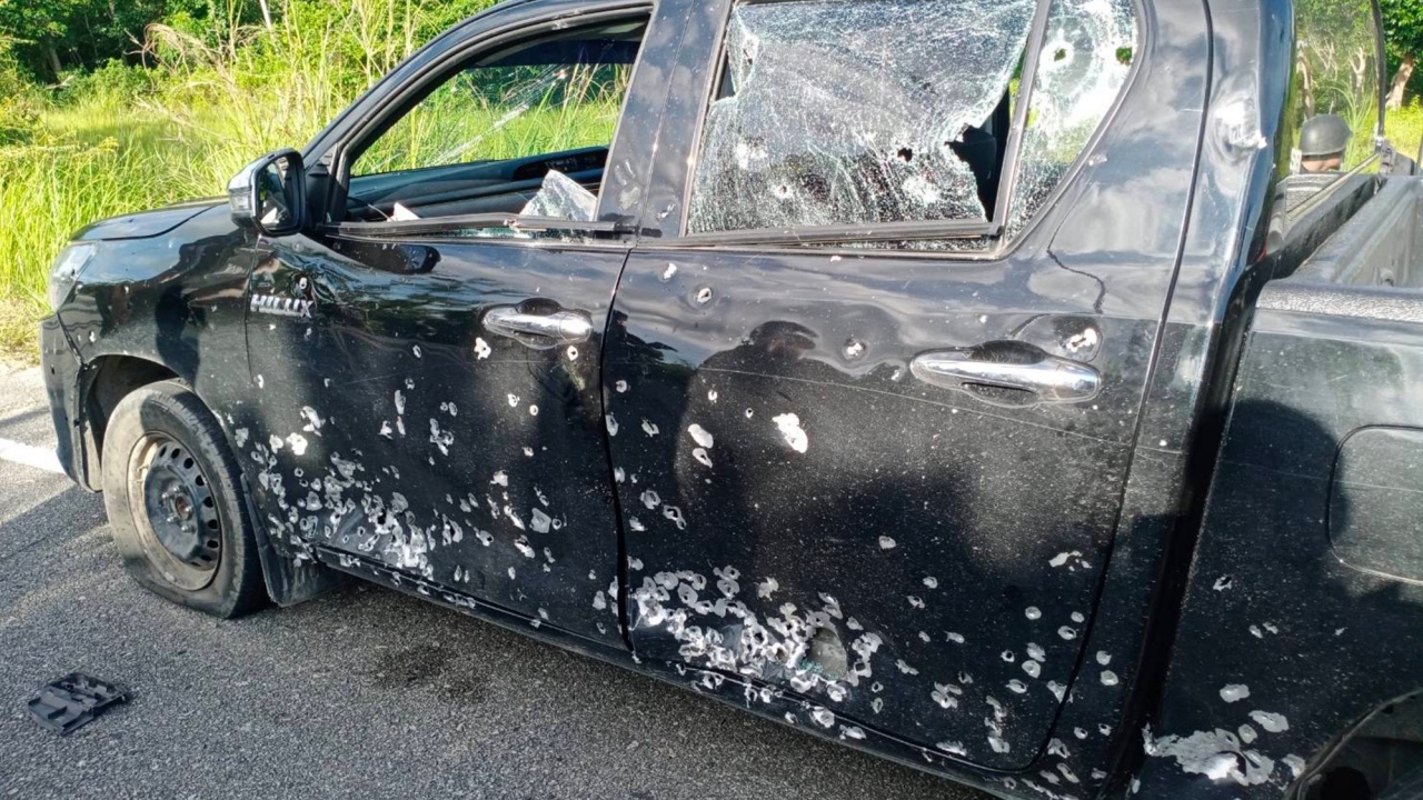 โจรใต้ดักกดระเบิดใส่รถรอง ผกก.สายบุรีกับลูกน้องเจ็บ 10 คาดตอบโต้เหตุปะทะ