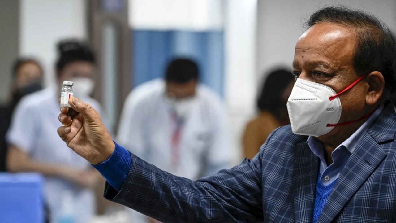 รัฐมนตรีสาธารณสุขอินเดียลาออก รับผิดชอบคุมวิกฤติโควิดไม่อยู่