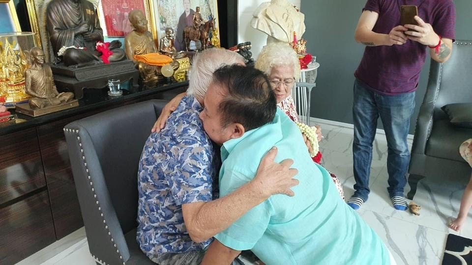 คุณพ่อตลกดัง เป็ด เชิญยิ้ม เสียชีวิตเพราะโควิด หลังแม่เพิ่งจากไปไม่นาน 