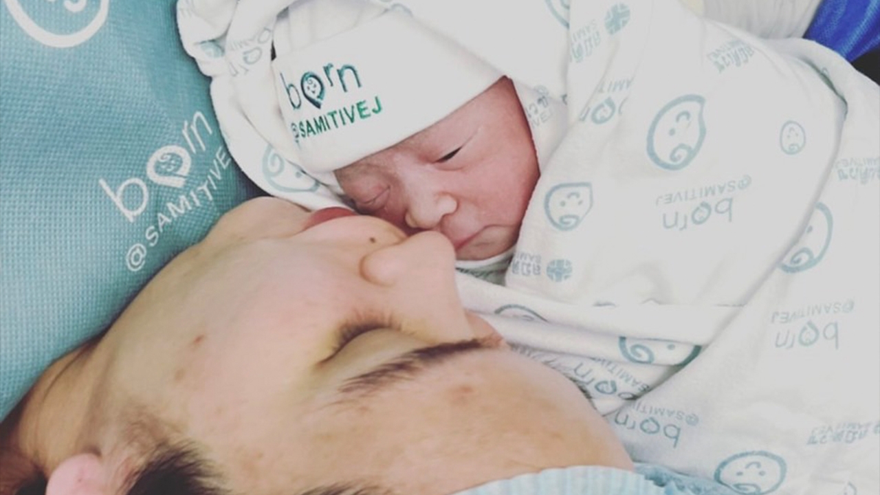 อี๊ฟ พุทธธิดา คลอดลูกสาว ตั้งชื่อน้องมีตังค์ ดูคล้ายคุณตาเศรษฐา 