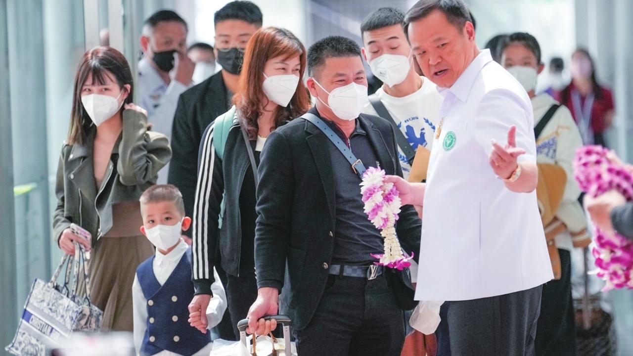 สื่อใหญ่จีน เผยสัมภาษณ์ ‘อนุทิน’ สุดปัง คนแห่ดูคลิปกว่า 100 ล้านครั้งแล้ว