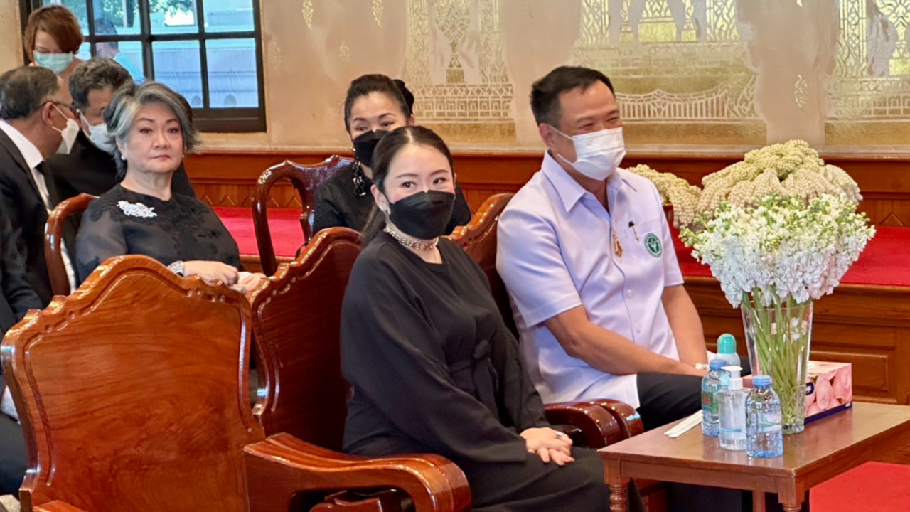 อนุทิน แสดงความเสียใจ ร่วมงานศพ มารดา "คุณหญิงพจมาน" 