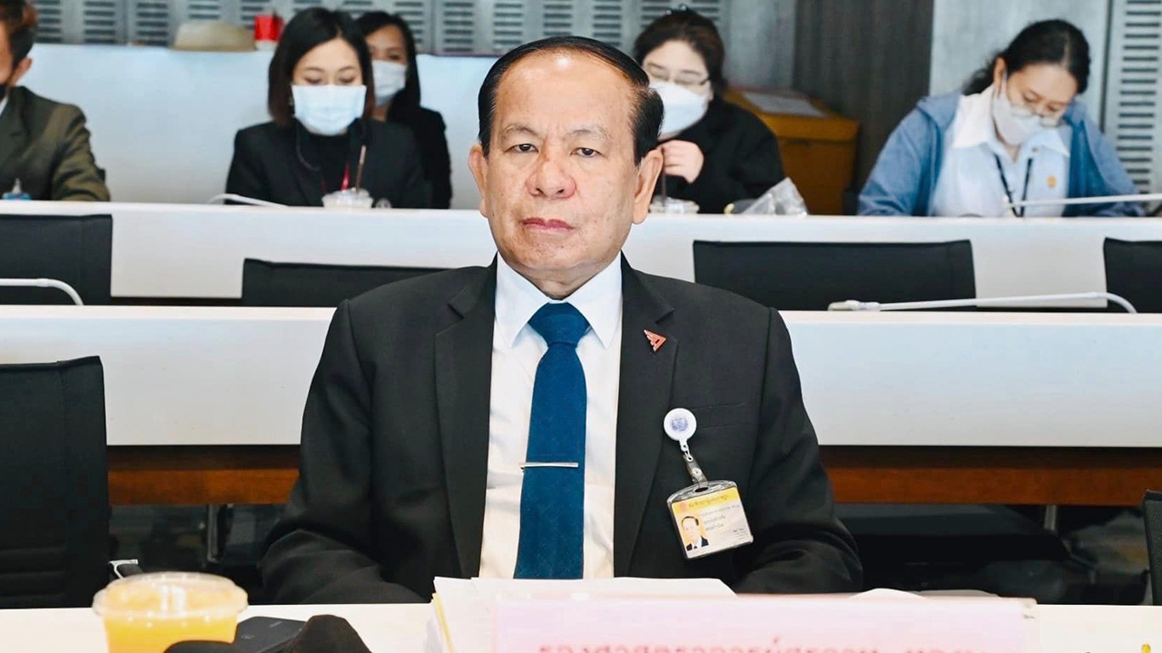 ก้าวไกล เสนอ กมธ.การศึกษาฯ เรียก 5 หน่วยงาน แจงกรณี "ครูกล้อนผมนักเรียน"