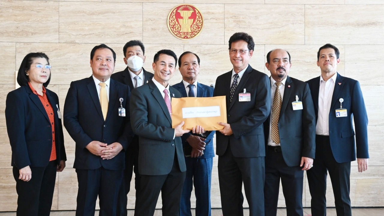 ฝ่ายค้าน ยื่น “ชวน” ให้ส่งศาลรัฐธรรมนูญวินิจฉัยความเป็นรมต. “ศักดิ์สยาม”