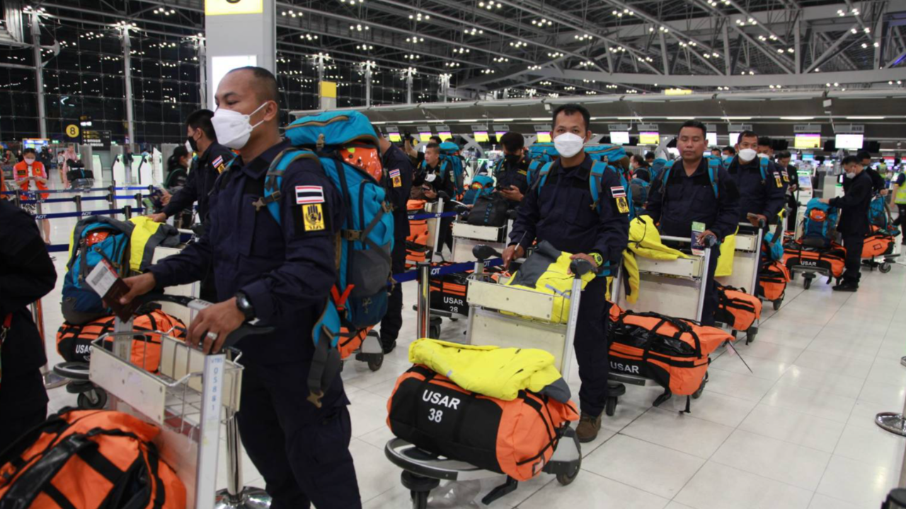 บินคืนนี้ ทีมกู้ภัยไทย 42 ชีวิต พร้อมสุนัข 2 ตัว ไปช่วยแผ่นดินไหวตุรกี