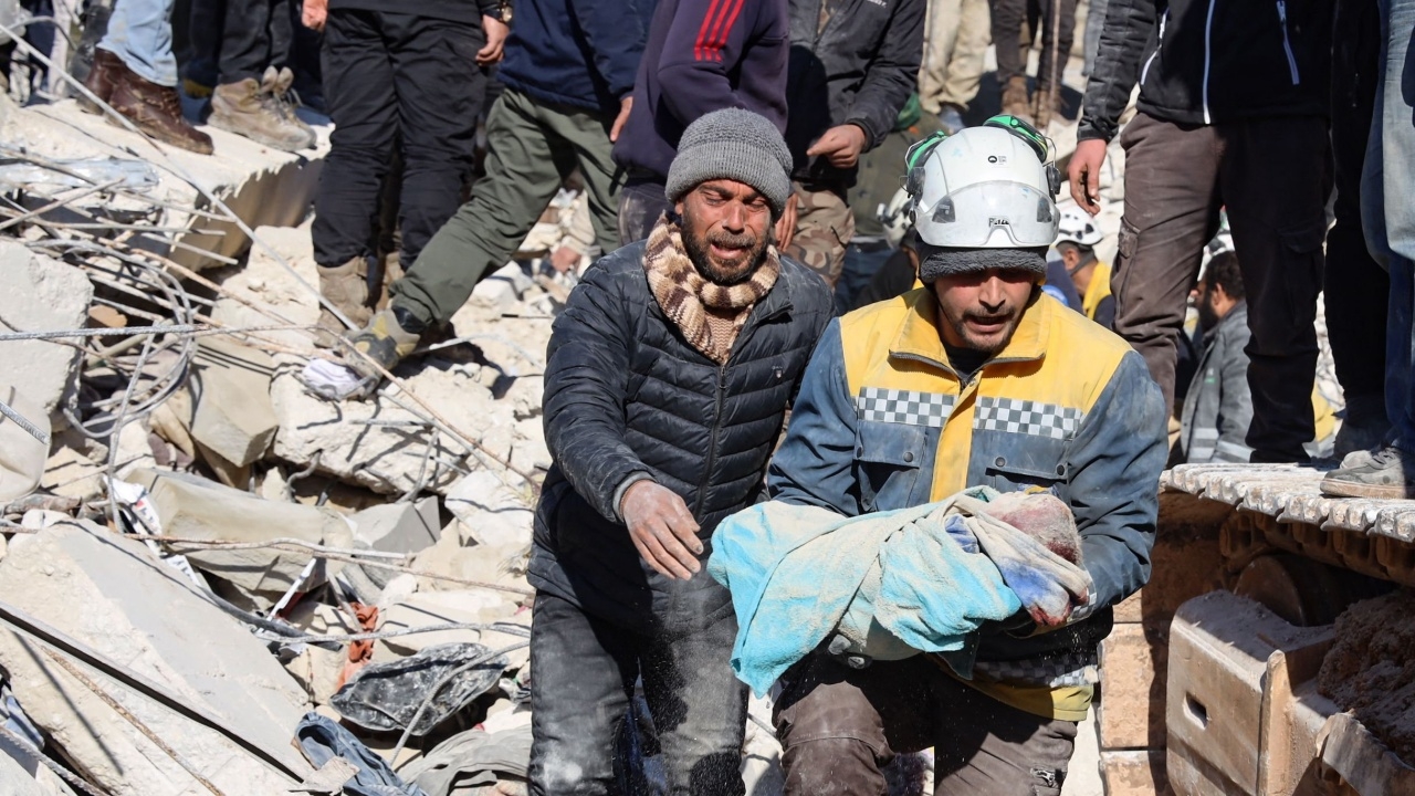 แผ่นดินไหวตุรกี ยอดตายแตะ 1.6 หมื่นศพ 16 ทารกรอดปาฏิหาริย์ถูกพาไปอังการา