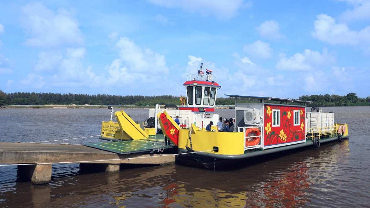 นราธิวาสได้แพขนานยนต์ลำใหม่ พร้อมให้บริการ เชื่อกระตุ้นเศรษฐกิจและท่องเที่ยว