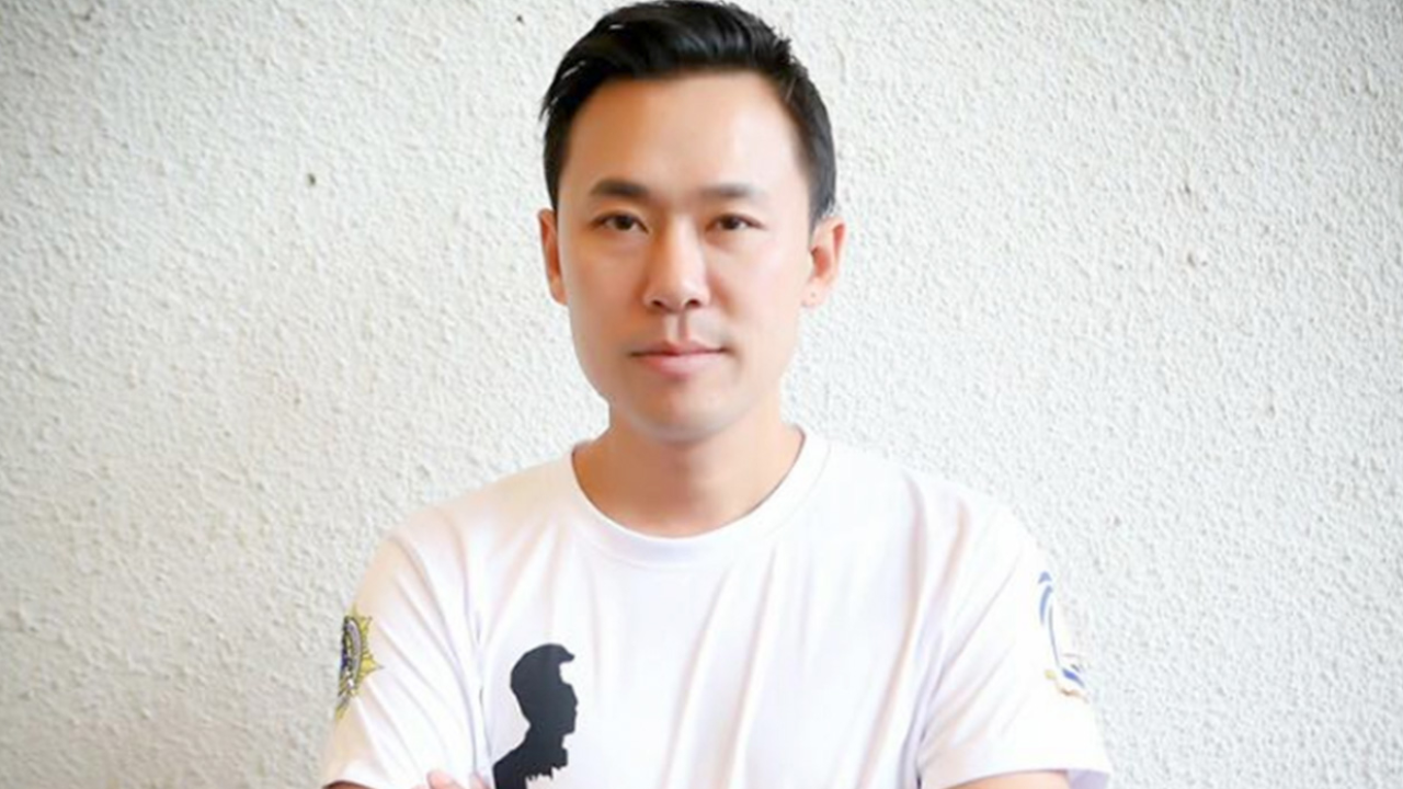 "ทนายตั้ม" ษิทรา ยัน ไม่คิดลงสมัครรับเลือกตั้ง เผย หลายพรรครุมจีบ 