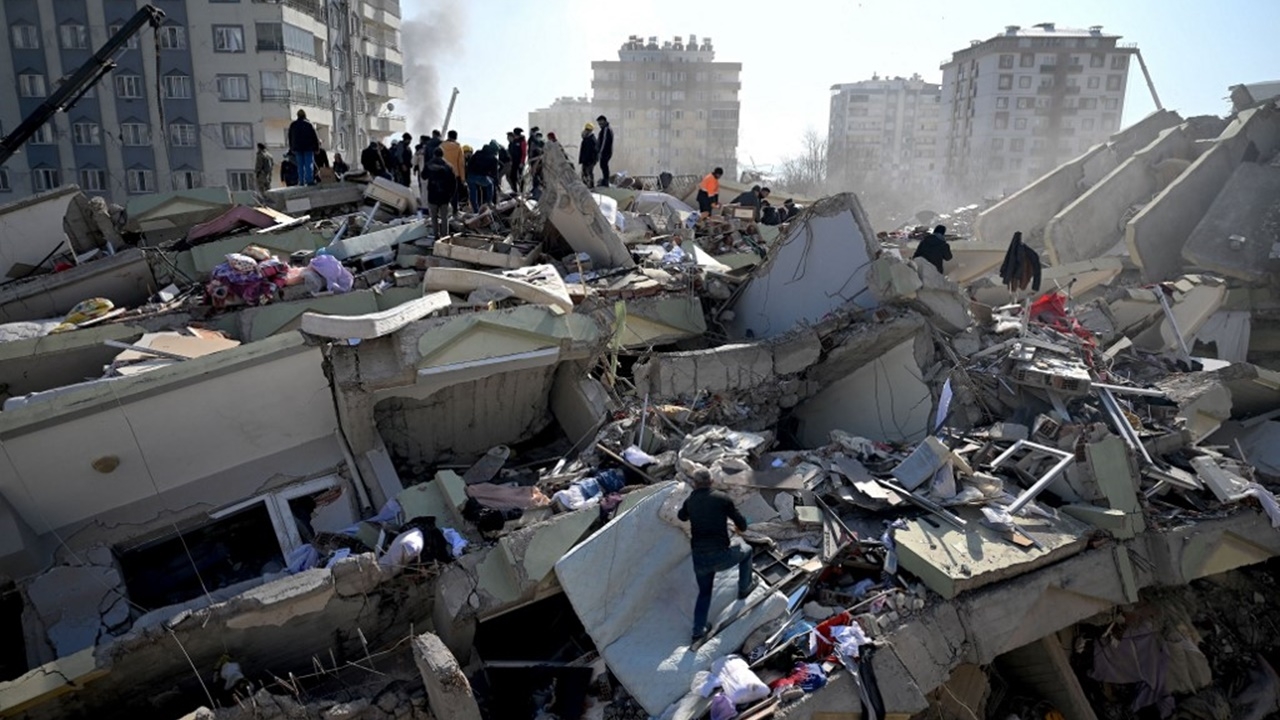 สลด แผ่นดินไหวตุรกีคร่าครอบครัวนิวยอร์ก 4 ชีวิต-ตายทะลุ 2.1 หมื่นศพ