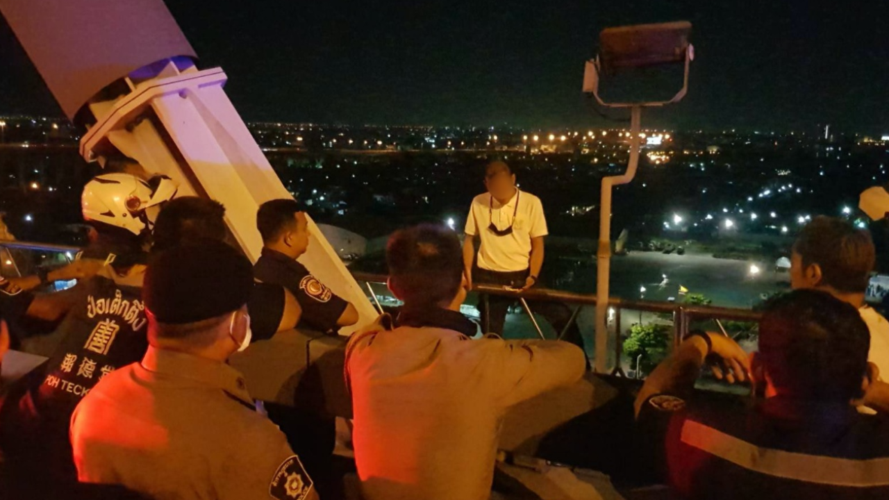 ช่วยทัน หนุ่มจะโดดสะพาน เครียดมีเมีย 2 คน เงินไม่พอใช้ 