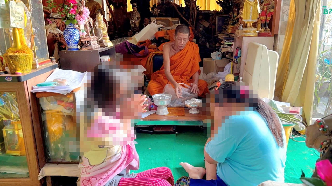 หลวงปู่อี๊ด ช่วยสวดถอนขันธ์ครู ให้สาวผู้ทุกข์ทรมาณที่ไปลบหลู่สิ่งลี้ลับ