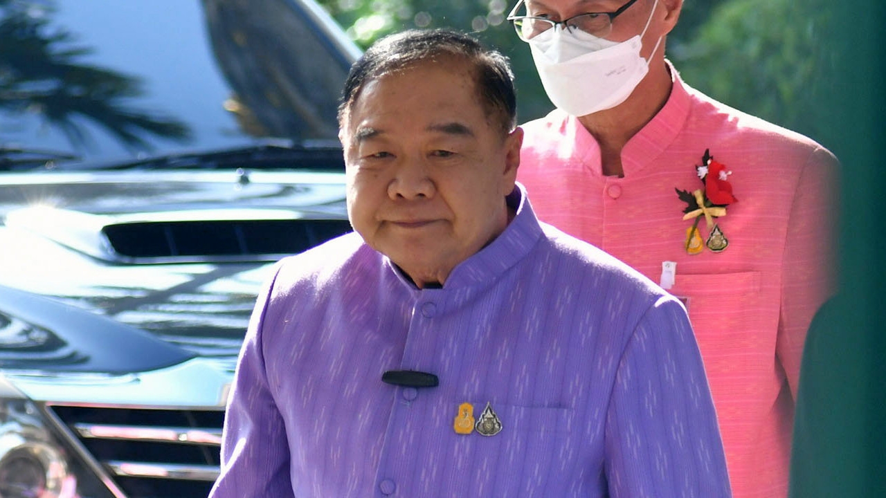 ทลายขั้วขัดแย้ง